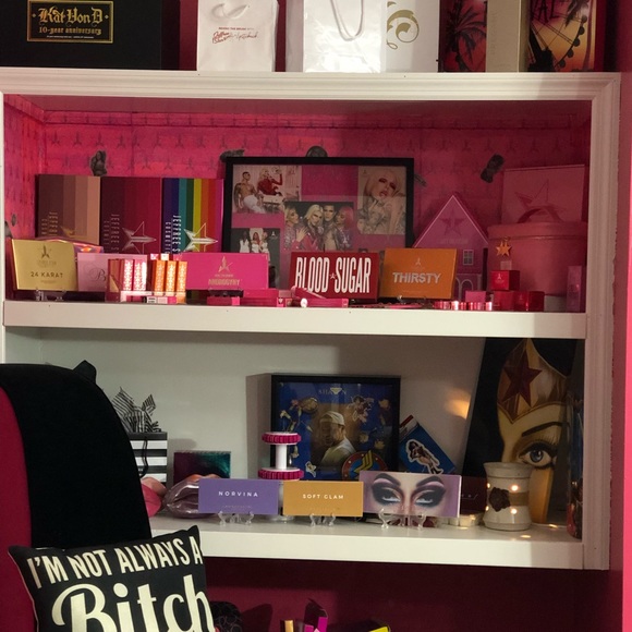 Meet your Posher! - Picture 4 of 5